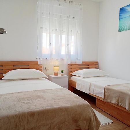 Apartments Villa Odesa With Shared Pool 扎达尔 外观 照片