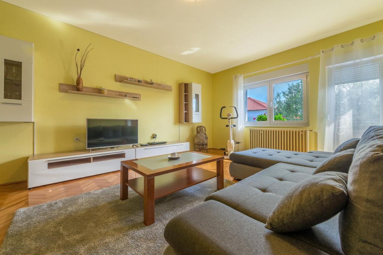 Apartments Villa Odesa With Shared Pool 扎达尔 外观 照片