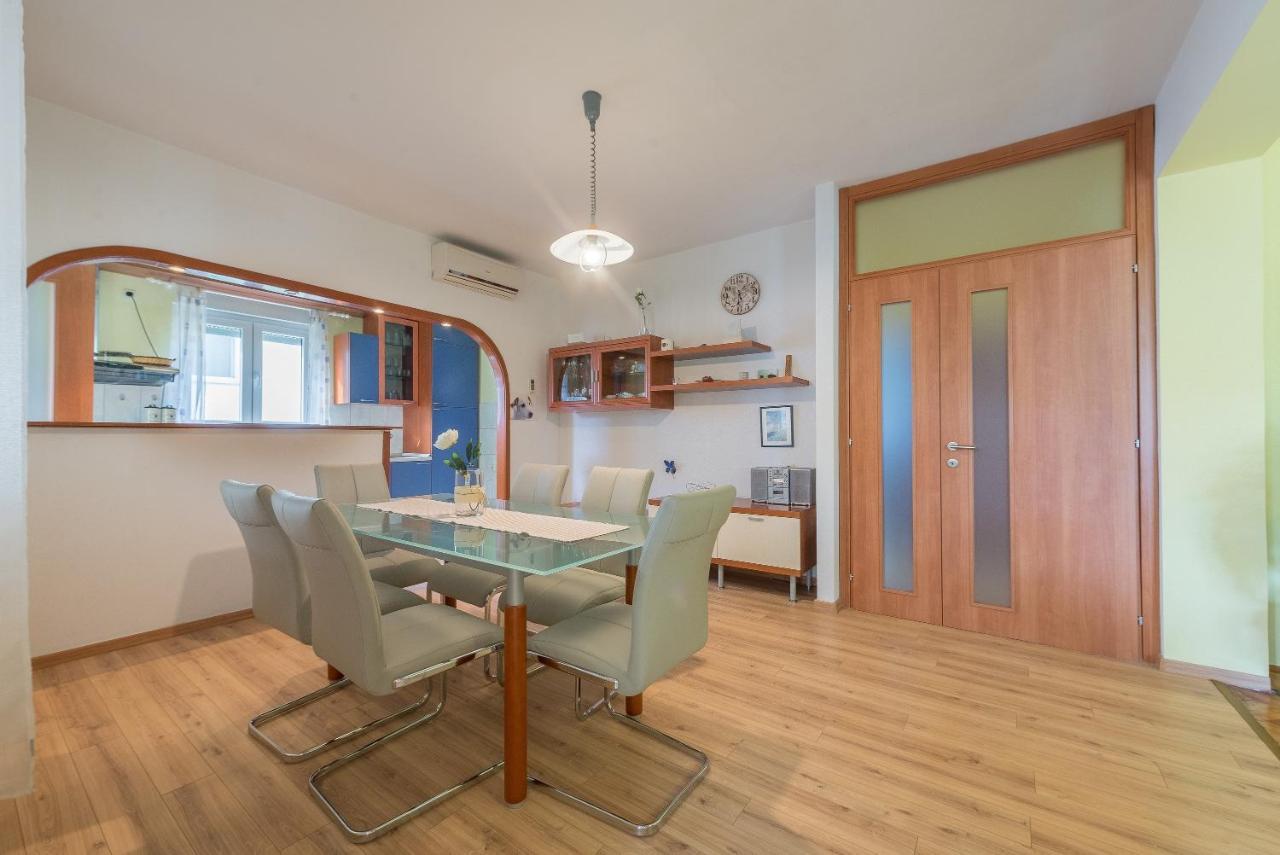 Apartments Villa Odesa With Shared Pool 扎达尔 外观 照片