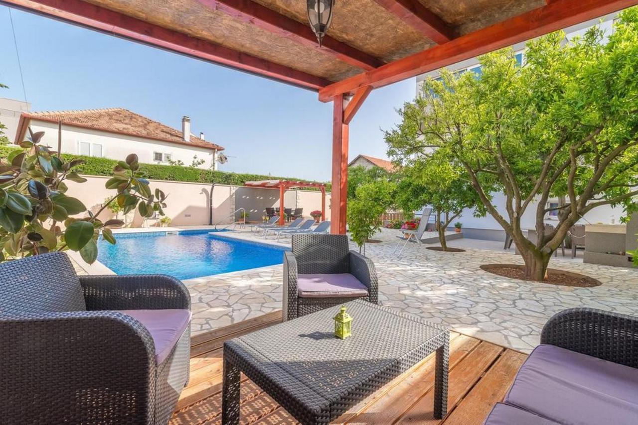 Apartments Villa Odesa With Shared Pool 扎达尔 外观 照片