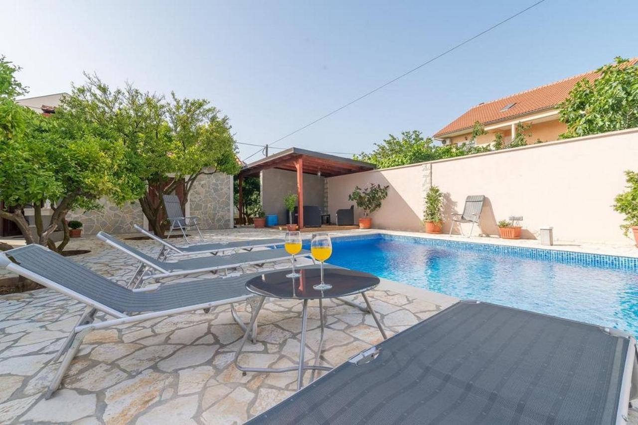 Apartments Villa Odesa With Shared Pool 扎达尔 外观 照片