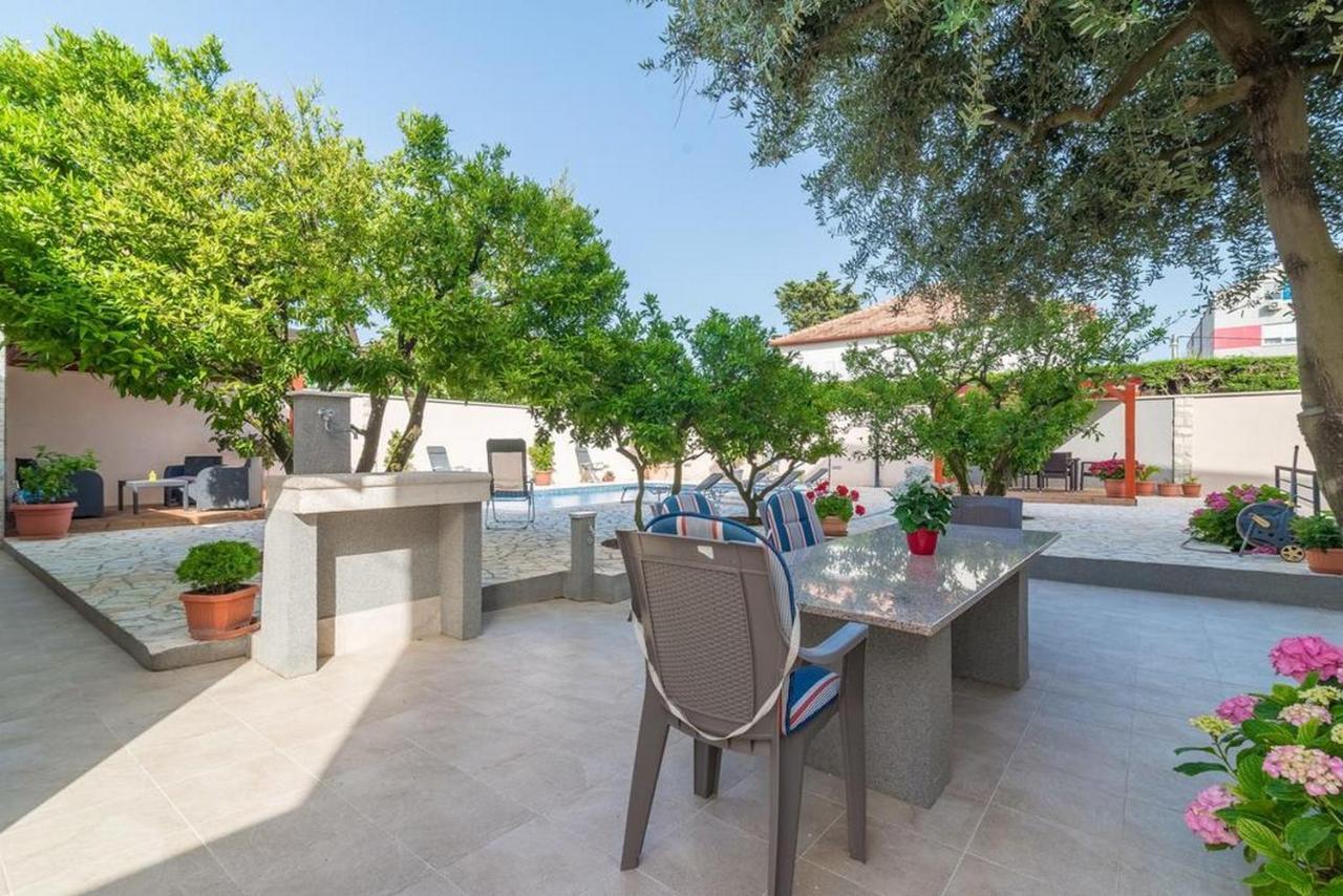 Apartments Villa Odesa With Shared Pool 扎达尔 外观 照片