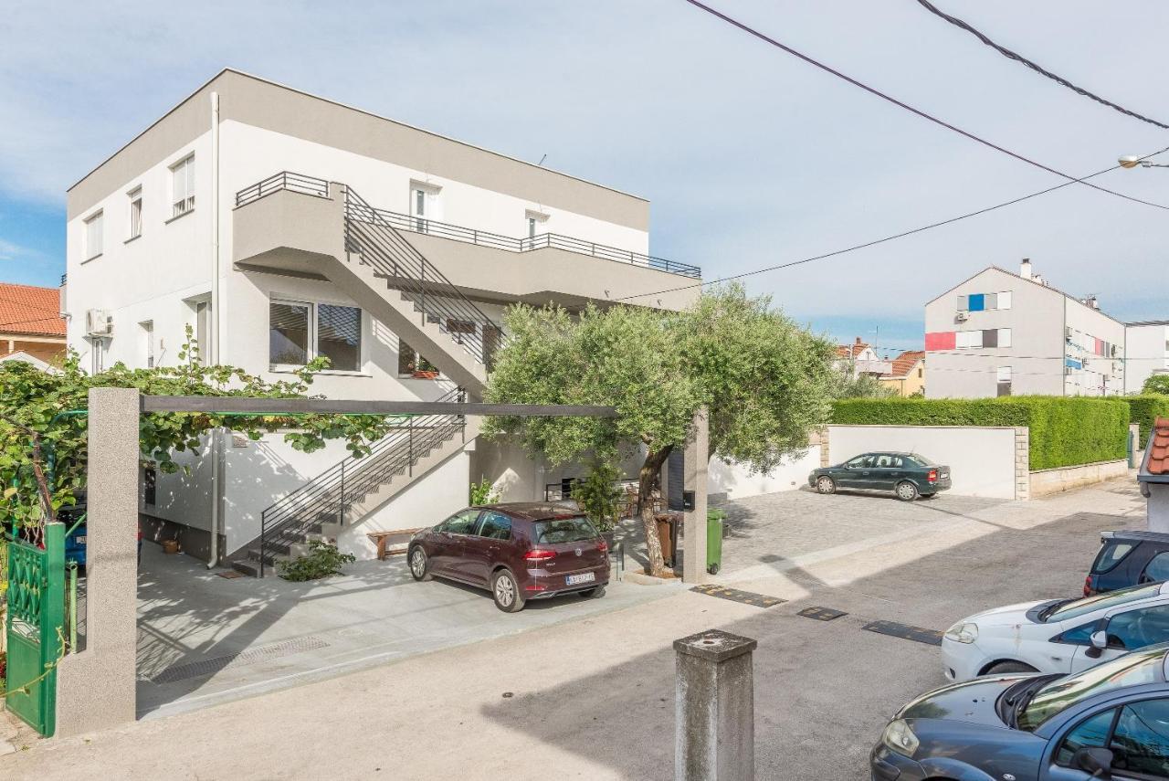Apartments Villa Odesa With Shared Pool 扎达尔 外观 照片