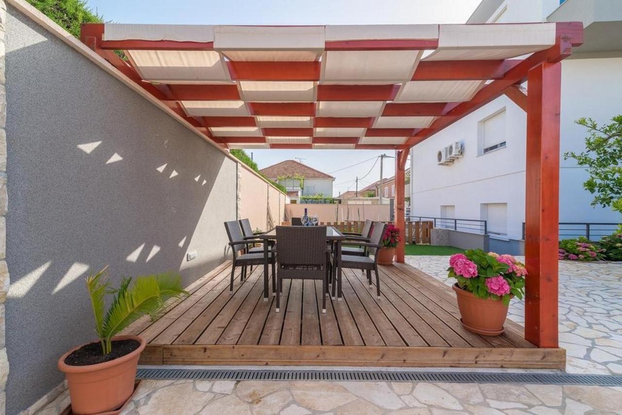 Apartments Villa Odesa With Shared Pool 扎达尔 外观 照片