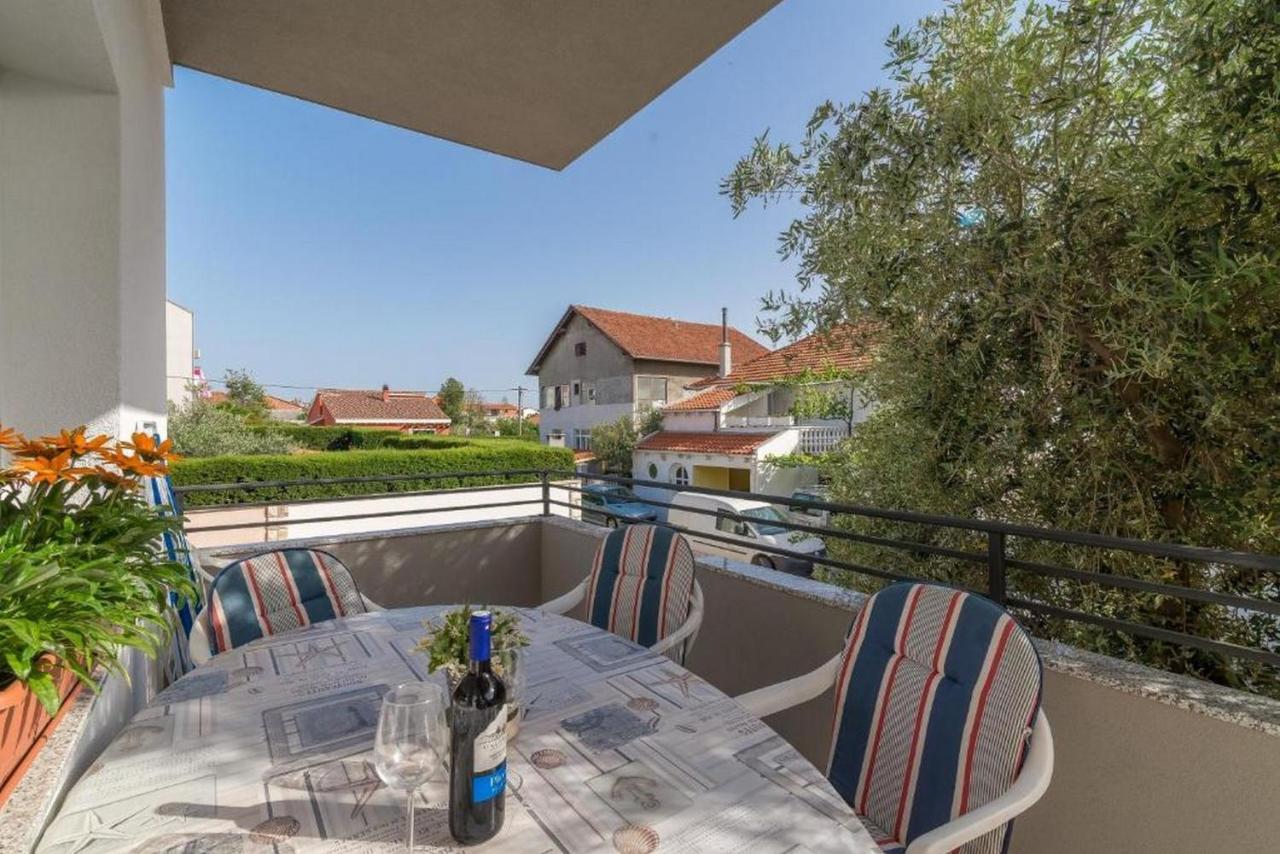 Apartments Villa Odesa With Shared Pool 扎达尔 外观 照片