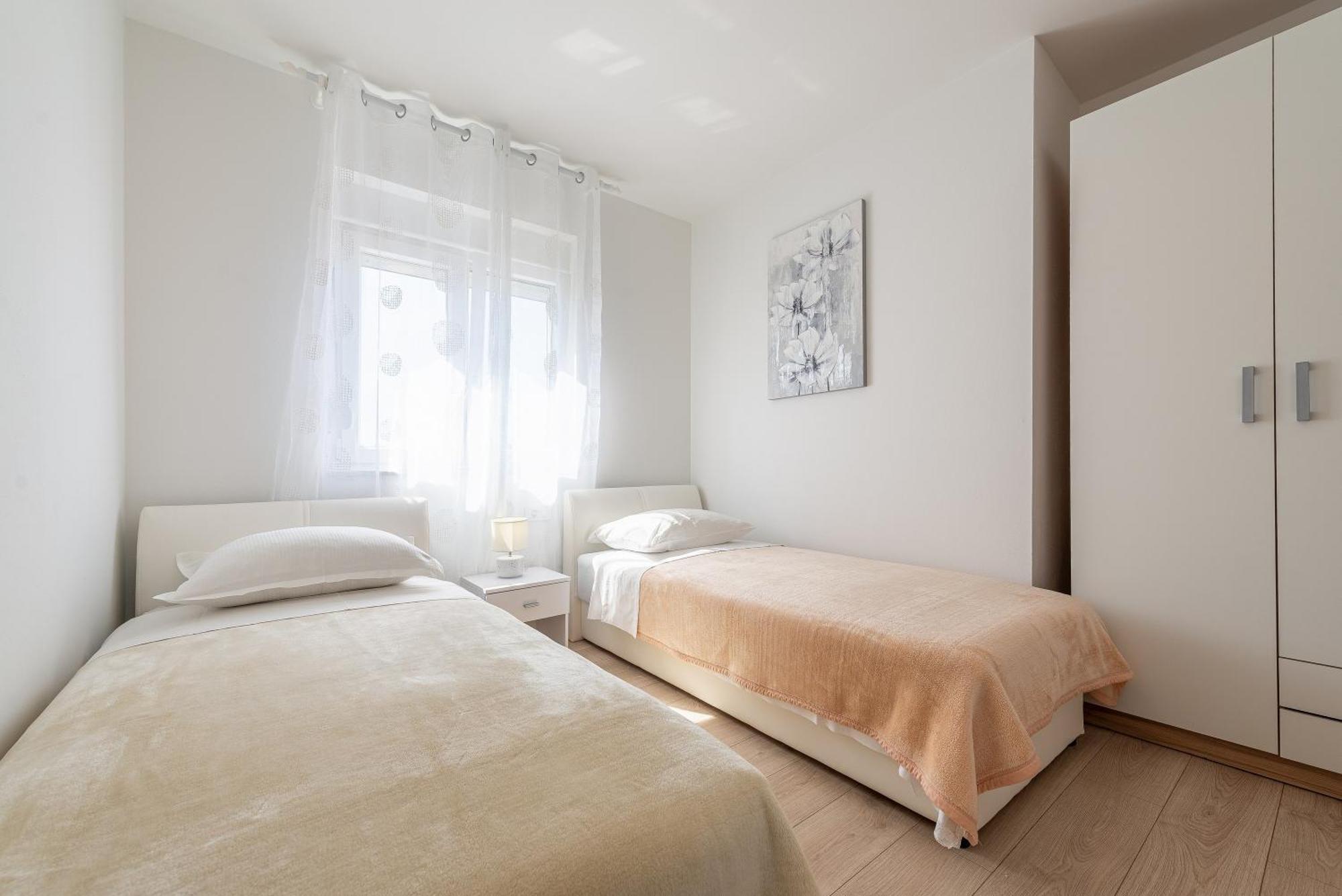 Apartments Villa Odesa With Shared Pool 扎达尔 客房 照片