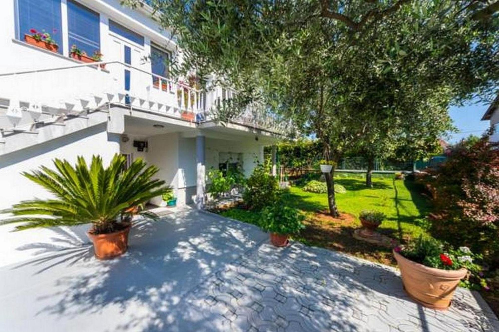 Apartments Villa Odesa With Shared Pool 扎达尔 客房 照片