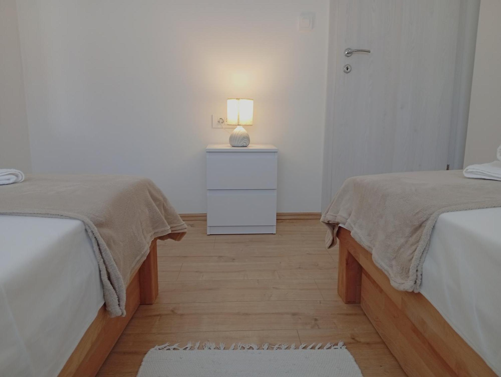 Apartments Villa Odesa With Shared Pool 扎达尔 客房 照片