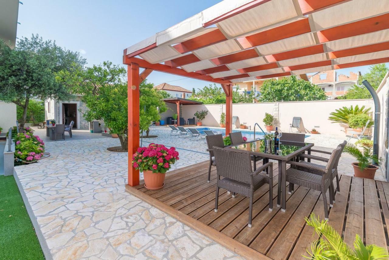Apartments Villa Odesa With Shared Pool 扎达尔 外观 照片