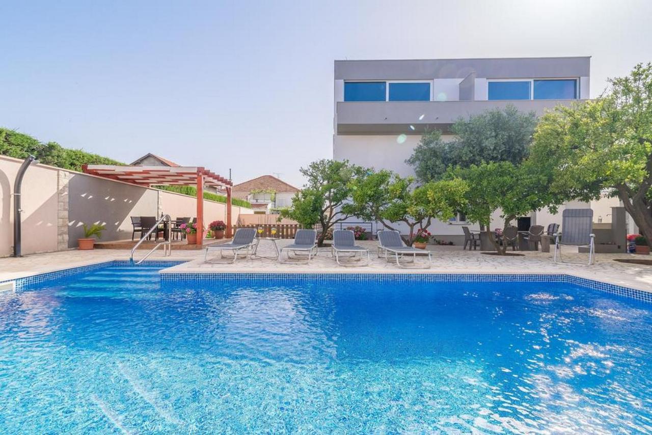 Apartments Villa Odesa With Shared Pool 扎达尔 外观 照片
